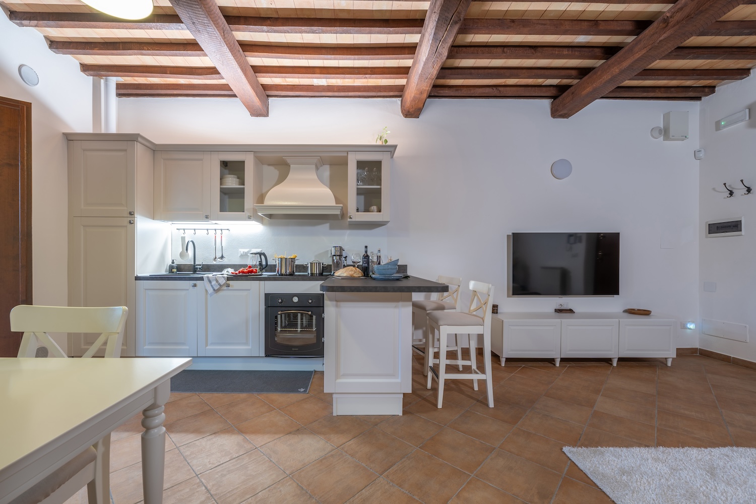 Kitchen & living