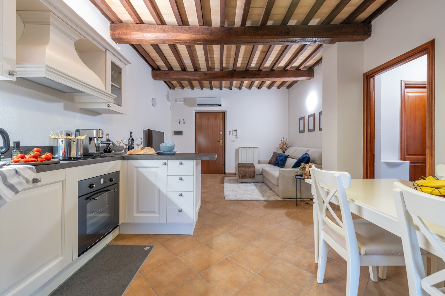 Kitchen & dining
