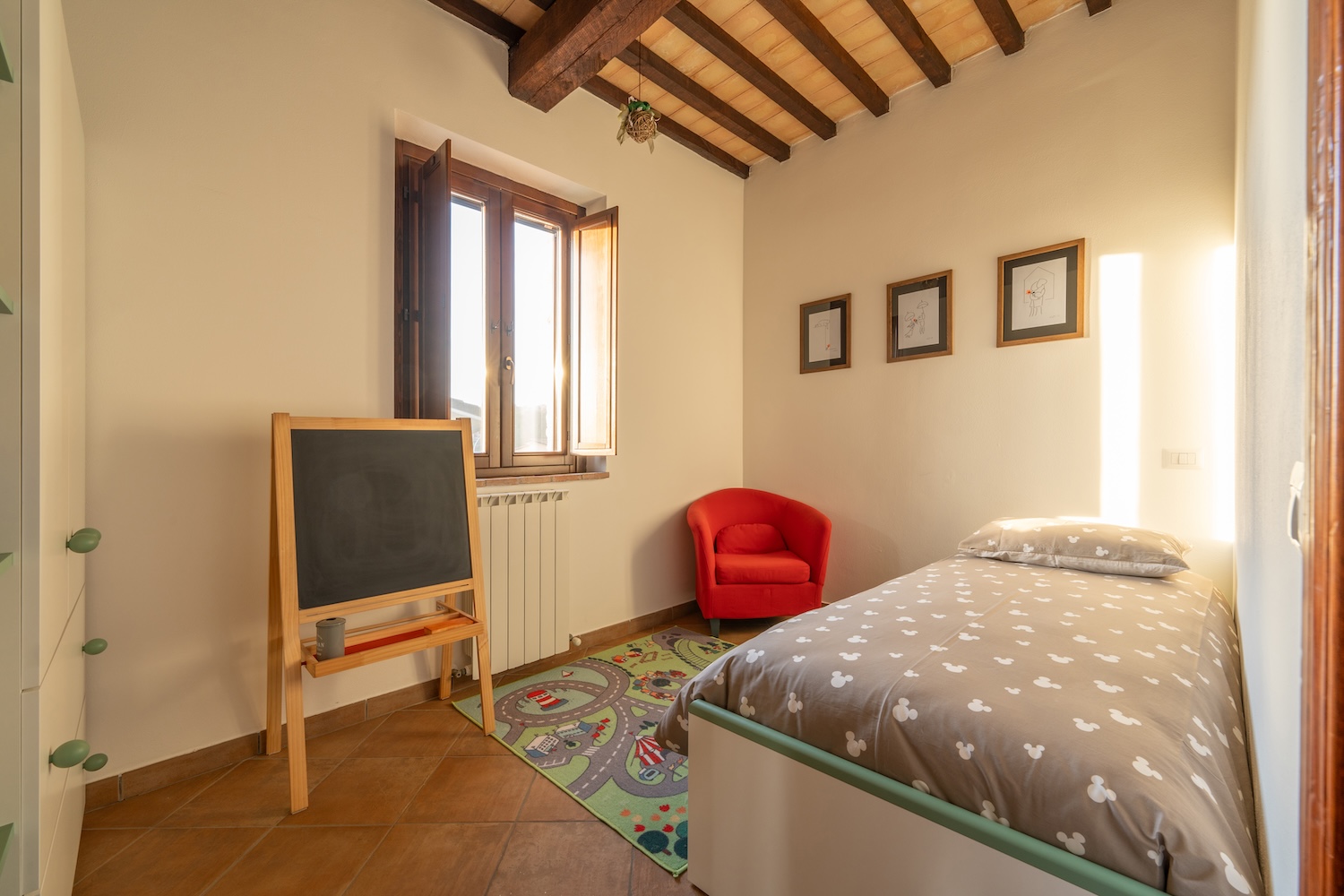 Twin bedroom